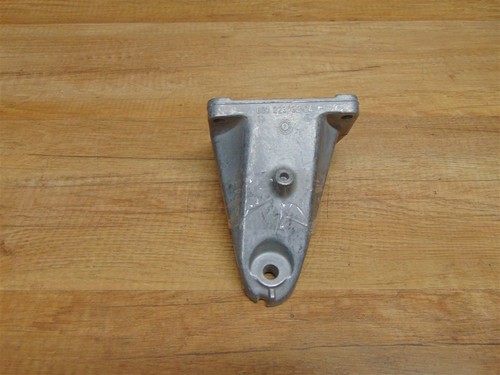 Engine right carrier - right,